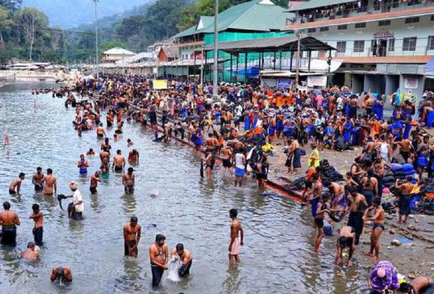 Pamba Nadhikarayil Lyrics In Tamil